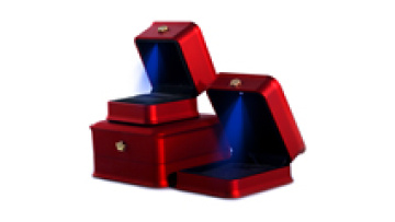 Hanhong wholesale custom luxury crown jewelry packaging box led bracelet necklace ring box red jewelry box with led light1