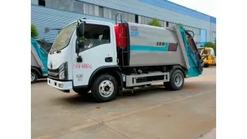 Practical Dongfeng 4X2 5.8cbm Compacted Refuse Truck for Small Factory Waste Clearance1