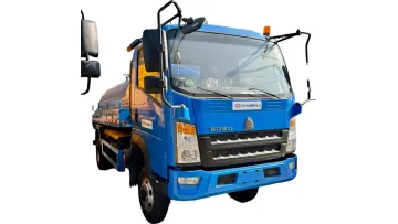 Factory Direct Sale HOWO 5cbm Sewage Suction Truck 5000 Liter Vacuum Tank Truck with Manual Transmission Diesel Fuel Type1