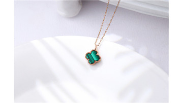 18k four leaf clover pendant