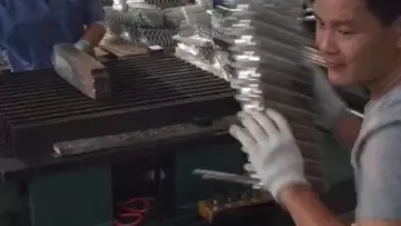 Staggered Type Evaporator Expanding Machine with Double-Station1