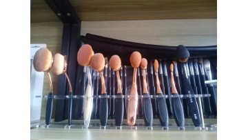 single makeup brush