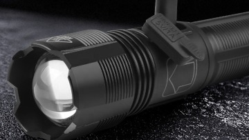 Reliable Factory Wholesale Good Price High Power Bright EDC Zoomable Tactical Flashlight Rechargeable XHP50 Torch Light1