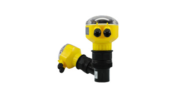 Ultrasonic level sensor for tank