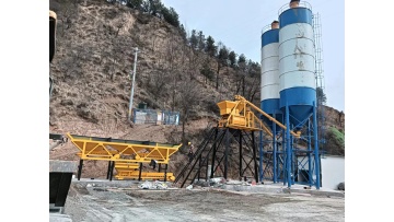 Concrete pipe making machine