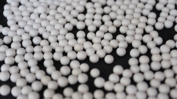 CHEMXIN aluminum oxide adsorbent 2-3mm 4-6mm white activated alumina beads desiccant for defluoridation filter water1