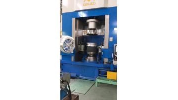 flow forming machine