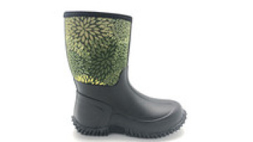 Muck Boot Women Flower Printed Mid Ankle Boot1