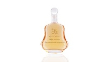 Wholesale 730ml Guitar Glass Whiskey Brandy Glass Bottle Wine Bottle Manufacturer Custom Wholesale With Airtight Ball Stopper1