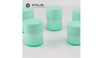 Green cosmetic vacuum pressing bottle