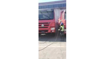 Wax spraying for dump truck