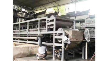 Epoxy resin flaking machine