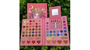 Luxury Make-up Kit: All-in-One Cosmetic Set with 70-Color Eyeshadow Palette1