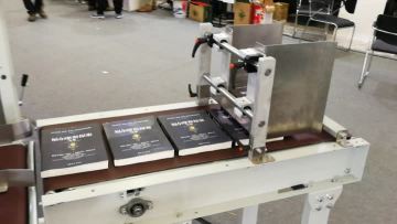 For packing books with auto book feeding device