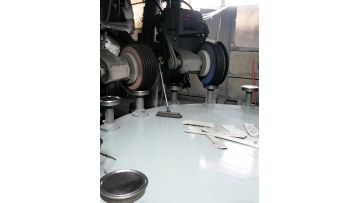 Automatic polishing machine polishing electric kettle chassis