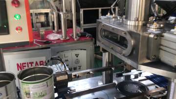 Vacuum and Nitrogen canned milk powder canning machine1