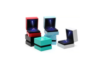 Hanhong square spray paint multicolor silk screen printing luxury led jewelry packaging custom ring box jewelry box with light1