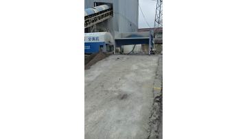 Spiral sand and gravel separator