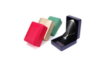 Hanhong rounded leather pattern logo silk screen printed luxury led jewelry bag custom ring box jewelry box with light1