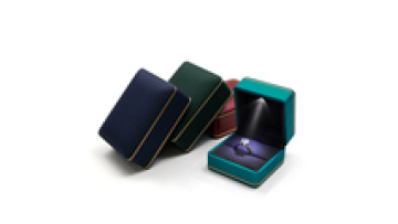 Hanhong custom logo silk screen printing luxury led jewelry packaging box dark green ring box jewelry storage box with light1