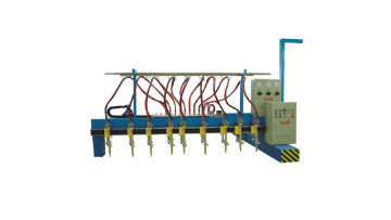 Strip cutting machine