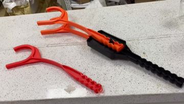 Double-headed handheld target throwing machine.mp4