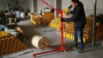 Manual hand winch