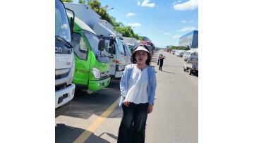 Large hazardous materials transport vehicle