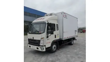 Factory Direct Sinotruk HOWO 4X2 3.7m 96HP Semi-Sleeper Refrigerated Urban Carrier Truck1
