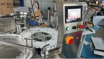 Single-head liquid filling and capping machine