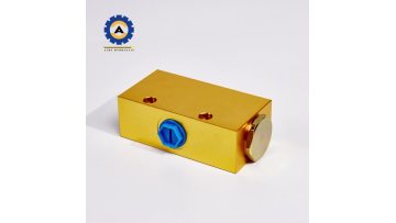 Flow distributing and collecting valve