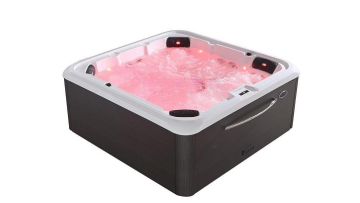Outdoor Hot Tub Design