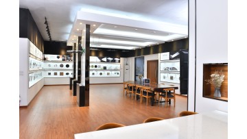 Moon Shower showroom