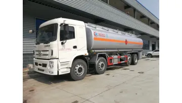 New Arrival Tri-Ring 8X4 27.5cbm Fuel Tanker Truck1