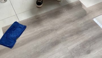 anti-oil  easy to clean  laminate flooring