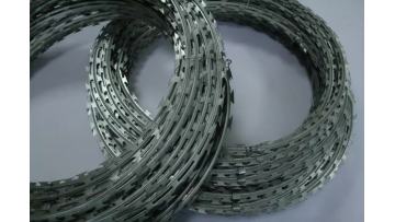 high quality manufacturer diamond razor wire fence for sale1