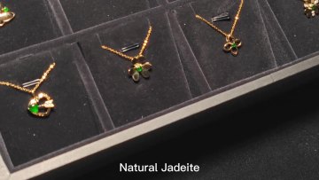 OEM Vogue High Quality Natural Jadeite Jade 18K Yellow Gold Pure Green Color Icy Jadeite Pendant Charms1