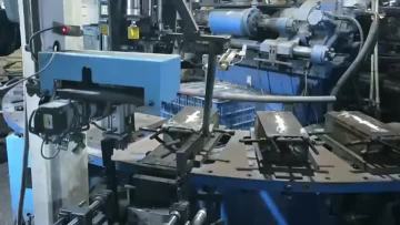 Automatic production of plastic shoe soles