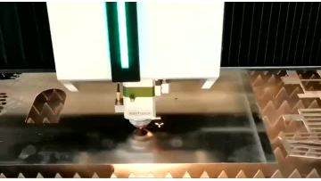 Fiber laser cutting machine