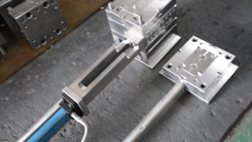 Mold Factory Dongguan Mould  Manufacturer Plastic Injection Molding Medical Parts with thread Plastic Medical Component Mould1