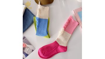 Korean version of ripped contrasting long socks, pile socks, beggar socks