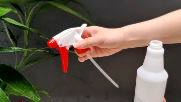 28/410 Durable Trigger Spray Heads White And Red Round Foaming Trigger Sprayer1