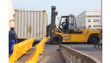 16 ton cummins engine heavy duty forklift lifitng container.mp4