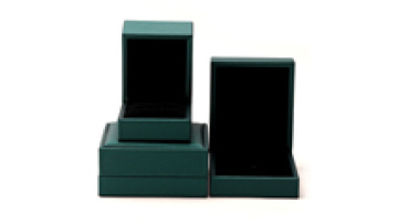 Hanhong factory wholesale custom luxury velvet jewelry packaging box thick sponge necklace ring box green PU leather jewelry box1