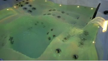 6804 Hydro Massage Large Hot Tub