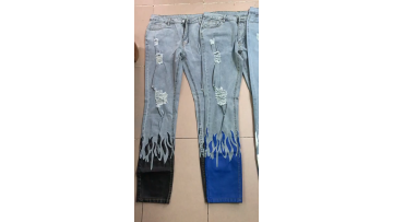 New ripped torn print contrast color matching small feet men's jeans1