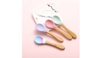 100% Safe BPA Free Toddler Weaning Feeding Soft Spoons Infant Silicone Tips Baby Spoons With Wooden Handle1
