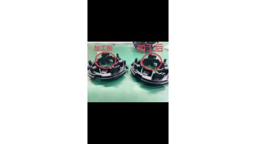 Plastic product deburring machine