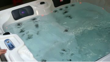 Modern samll outdoor hot tub for 3 person HL-1801