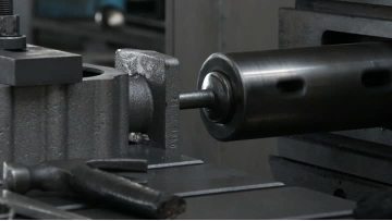 Pneumatic dome feed valve
